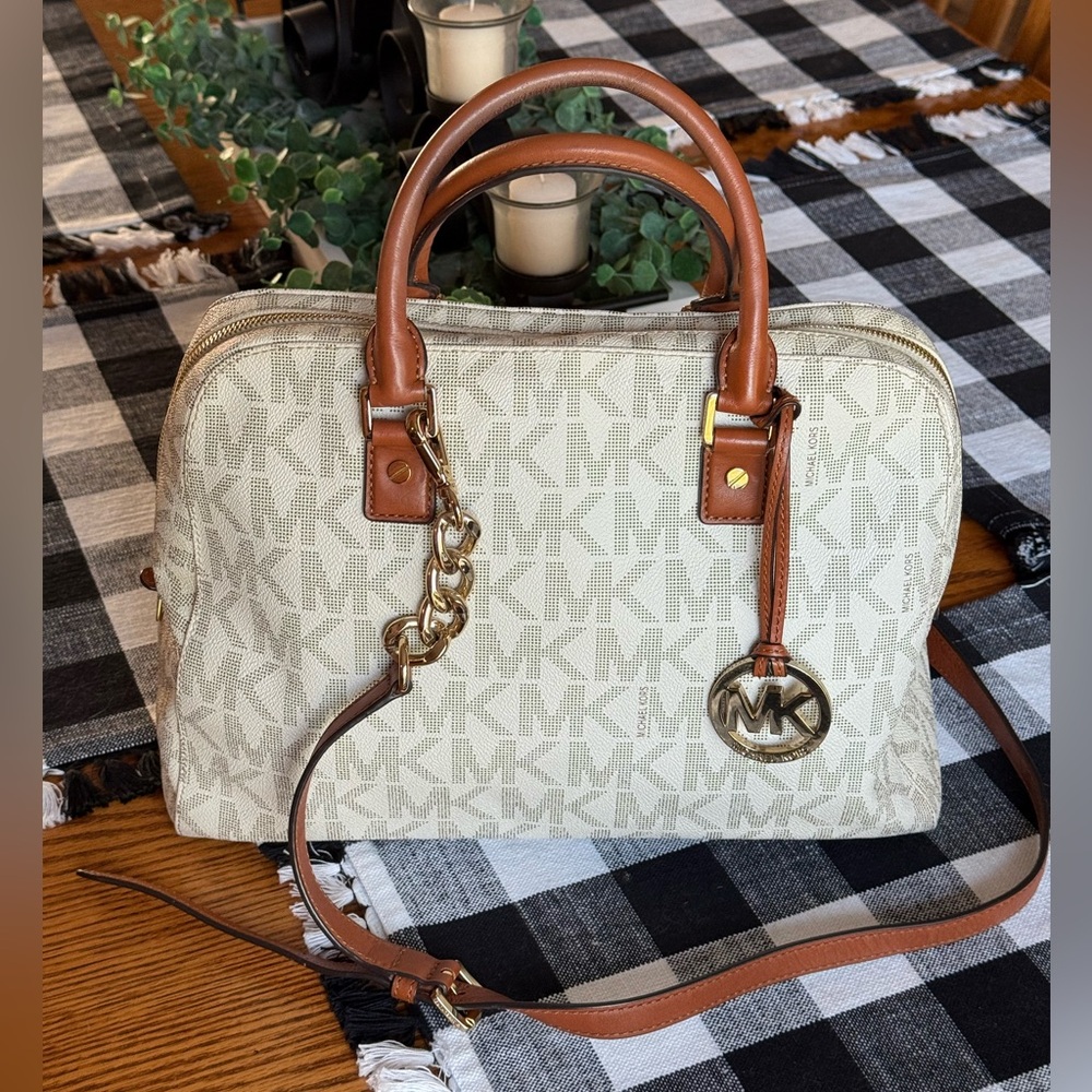 Michael Kors Jet Set Travel Large Vanilla Signature Satchel